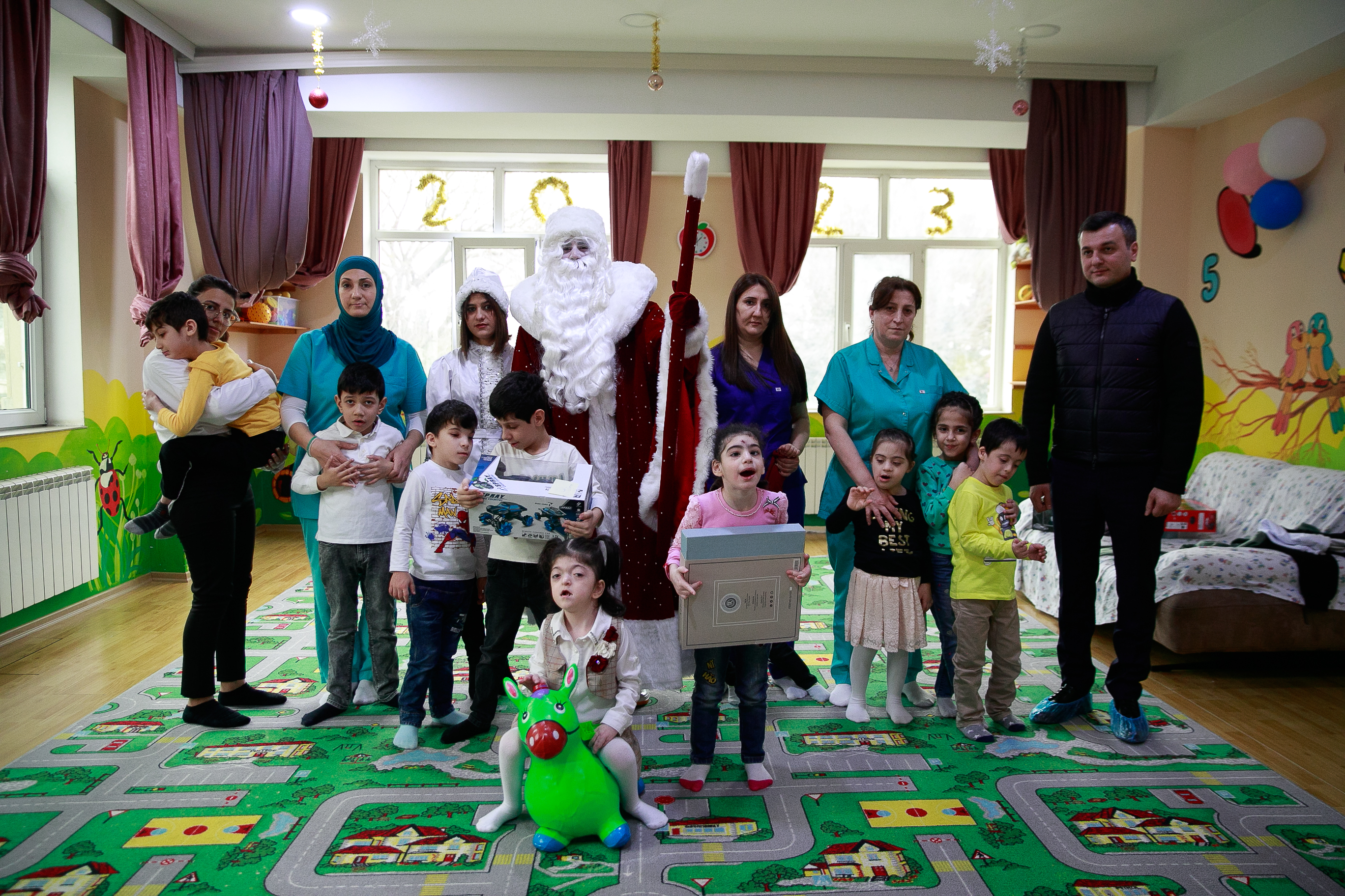 “Baku City Residence” Yeni ildə uşaqlara sevinc bəxş etdi